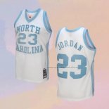 Camiseta NCAA North Carolina Tar Heels Michael Jordan NO 23 Mitchell & Ness 1983-84 Blanco