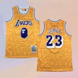 Camiseta Los Angeles Lakers Bape NO 23 Mitchell & Ness Amarillo